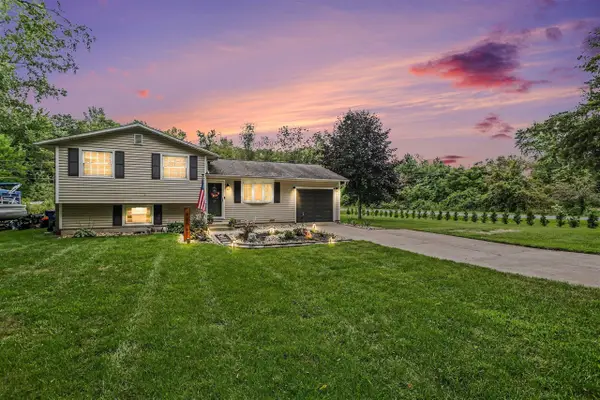 95427 Magician Lk, Dowagiac, MI 49047