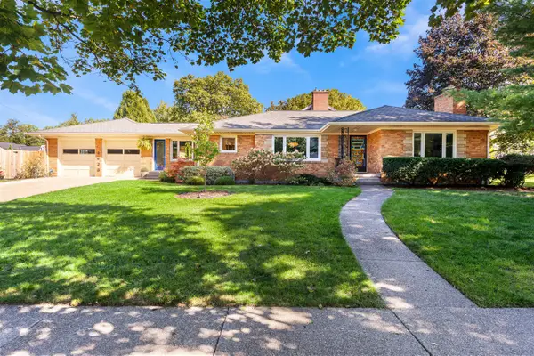 1426 Lake Grove, East Grand Rapids, MI 49506