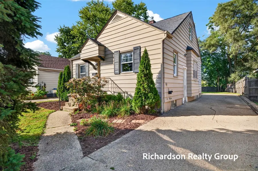 1055 NE Crescent, Grand Rapids, MI 49503 - #3