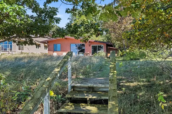 5865 Lakeshore, Holland, MI 49424