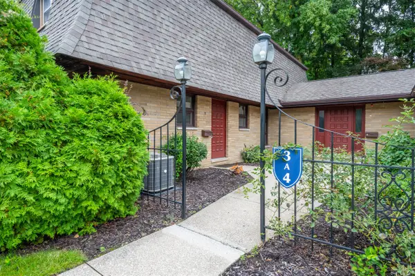 2727 S Lakeshore #3, Saint Joseph, MI 49085