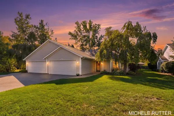 2902 Windswept Ct, Holland, MI 49424
