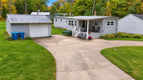 230 Maplewood, Roscommon, MI 48653