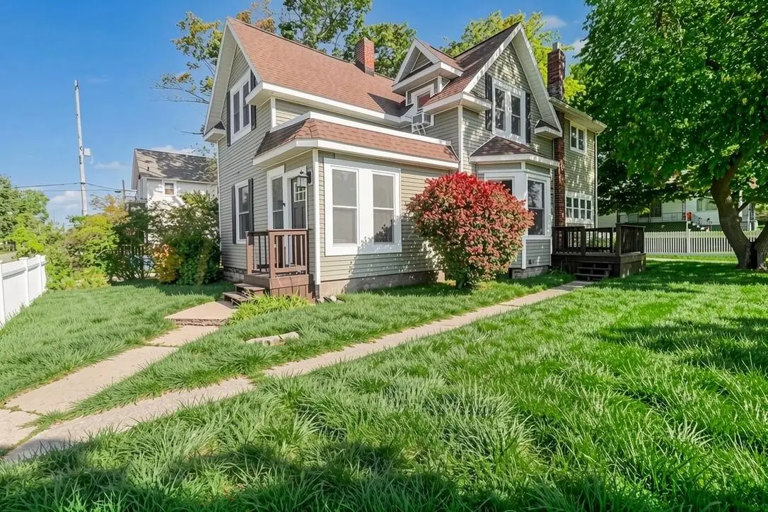 209 S Washington, Ludington, MI 49431 - #1