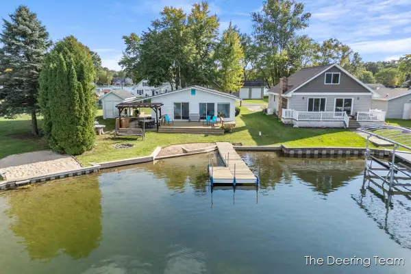 8660 Navaho, Howard City, MI 49329