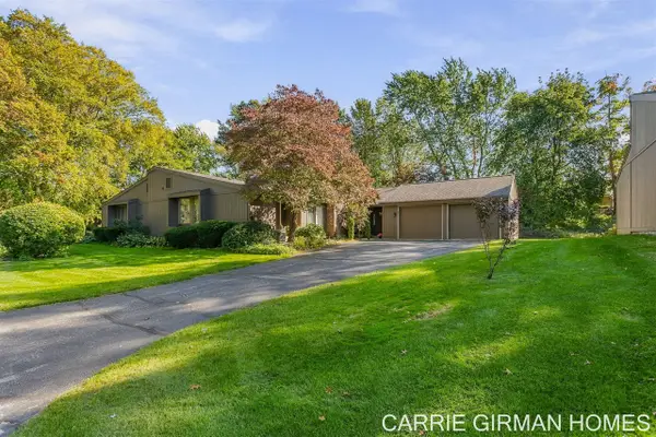838 Brook Village, Holland, MI 49423