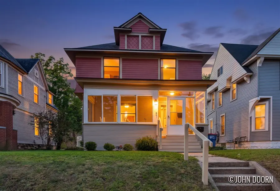 1318 Wealthy, Grand Rapids, MI 49506 - #2
