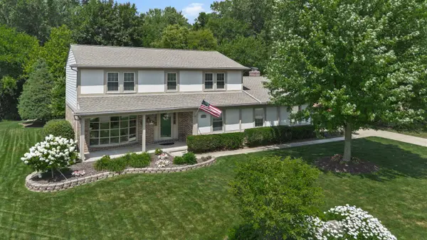 33054 Oak Hollow, Farmington Hills, MI 48334