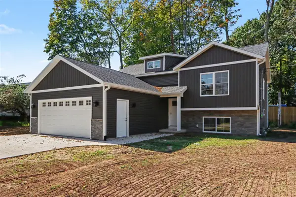 1032 Sir Knight, Plainwell, MI 49080