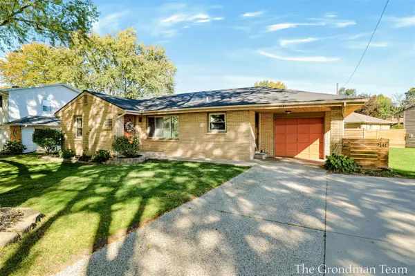 2141 Apple, Grand Rapids, MI 49504