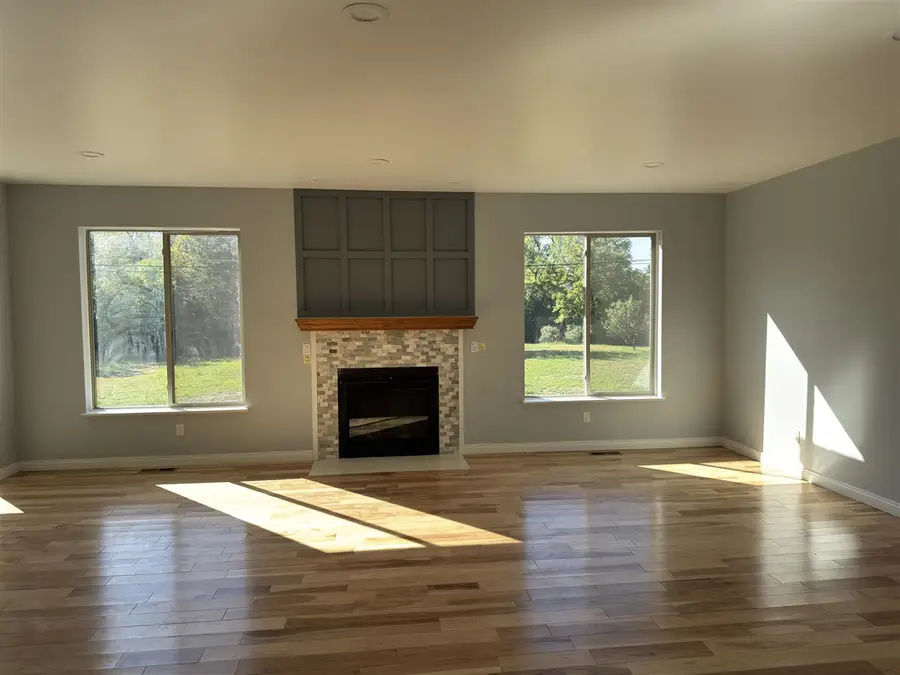 5496 Nathan, Sterling Heights, MI 48310 - #3