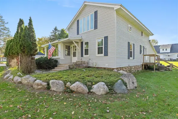 6691 Thornapple River, Alto, MI 49302