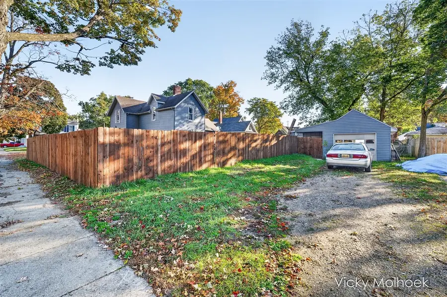 221 W Center, Belding, MI 48809 - #3
