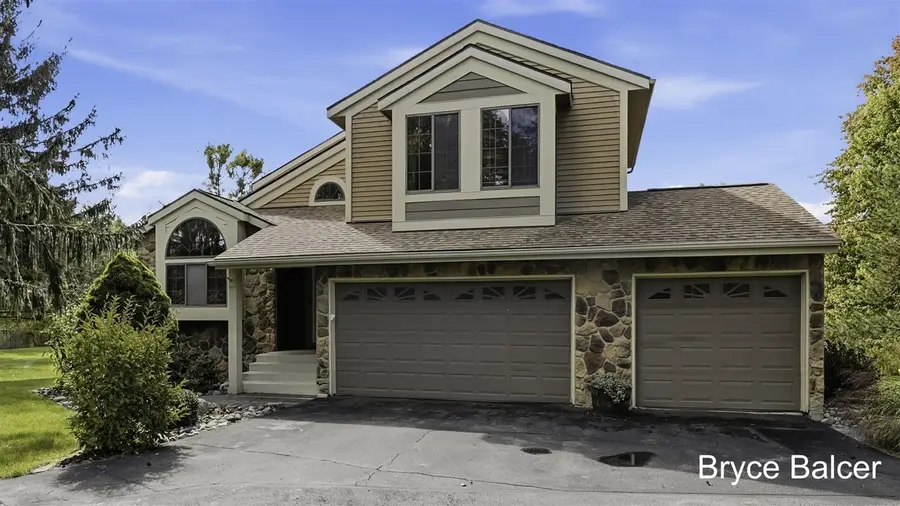5650 10 Mile, Rockford, MI 49341 - #2