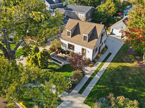 81 Clinton, South Haven, MI 49090