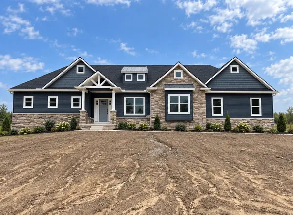 9940 White Tail, Saline, MI 48176