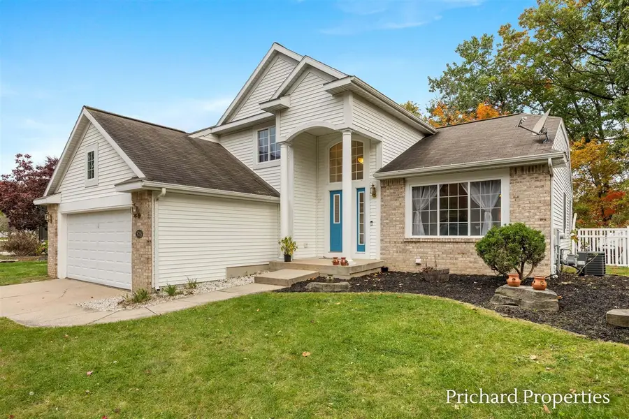5715 W Grove, Kentwood, MI 49512 - #3