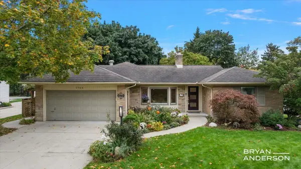 2504 Beechwood, East Grand Rapids, MI 49506