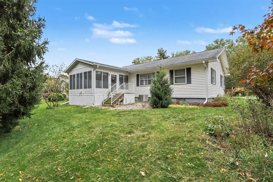 111 Lakeview, Paw Paw, MI 49079 - #2