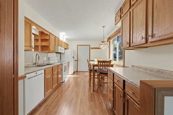 233 E Unadilla, Pinckney, MI 48169
