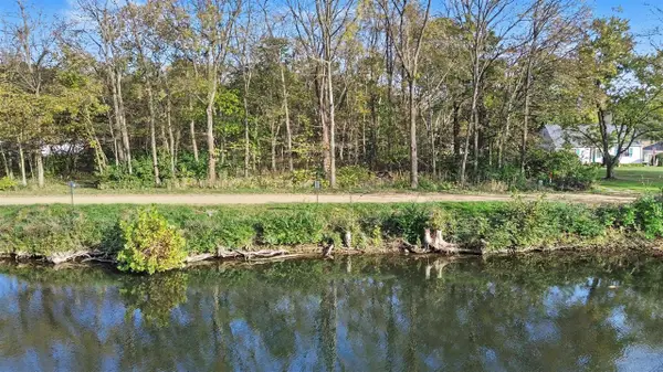 14687 E River, Buchanan, MI 49107