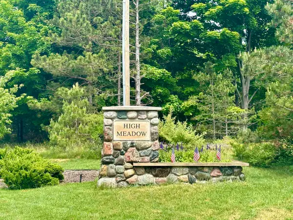 19 High Meadow, Frankfort, MI 49635