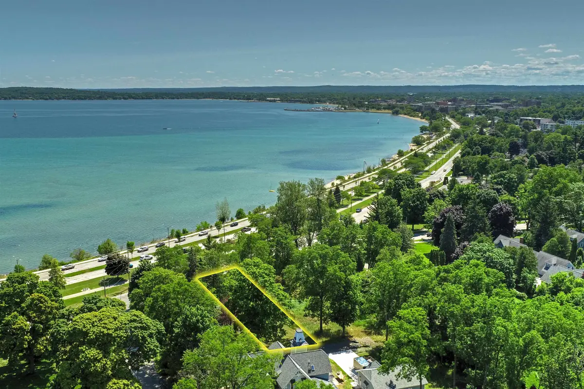 1133 Bay, Traverse City, MI 49684 - #1