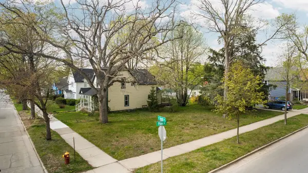 302 W Tenth, Traverse City, MI 49684