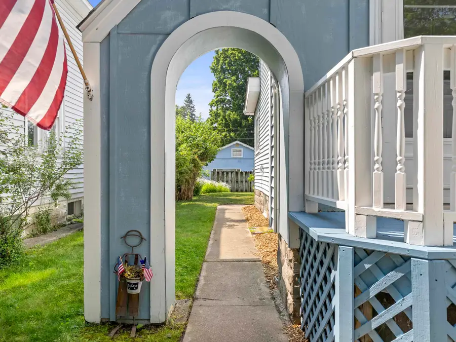 110 Leelanau, Frankfort, MI 49635 - Image #2