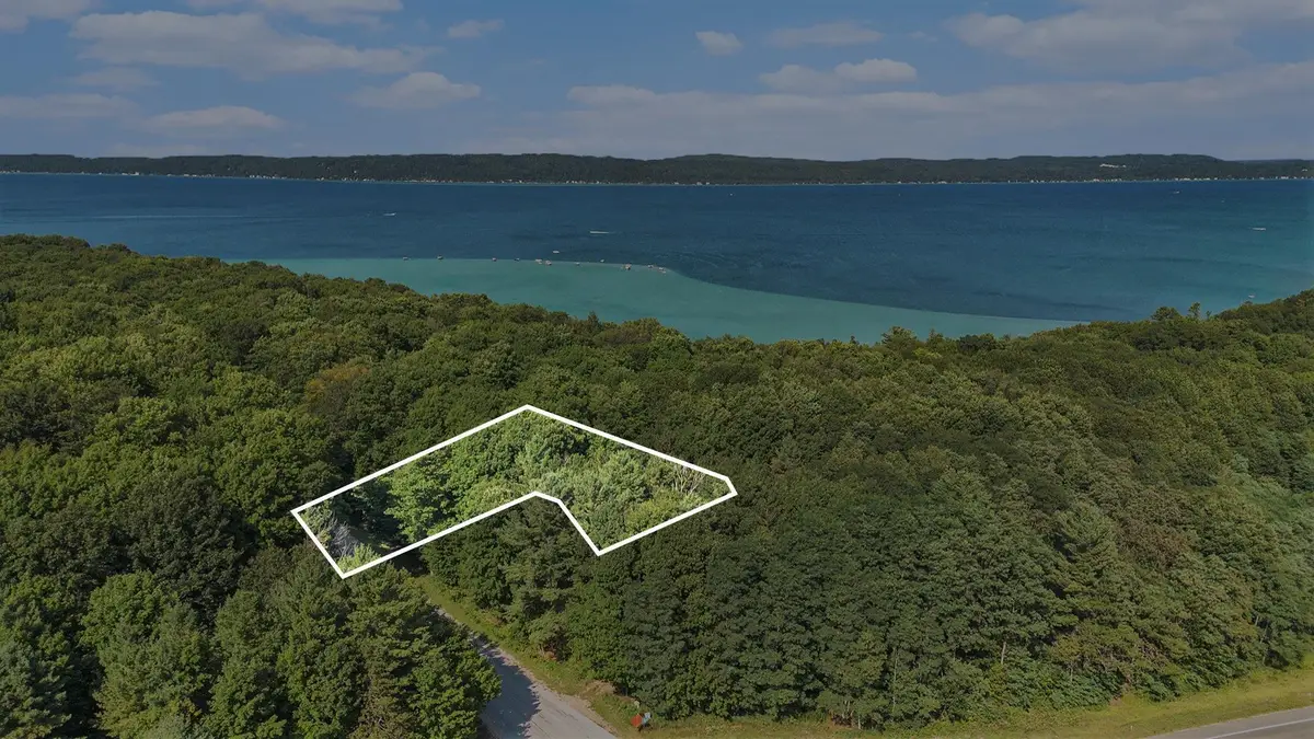 313 Shorewood, Frankfort, MI 49635 - Image #1