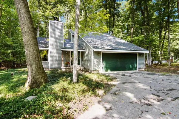 2345 Kenona Woods, Traverse City, MI 49696