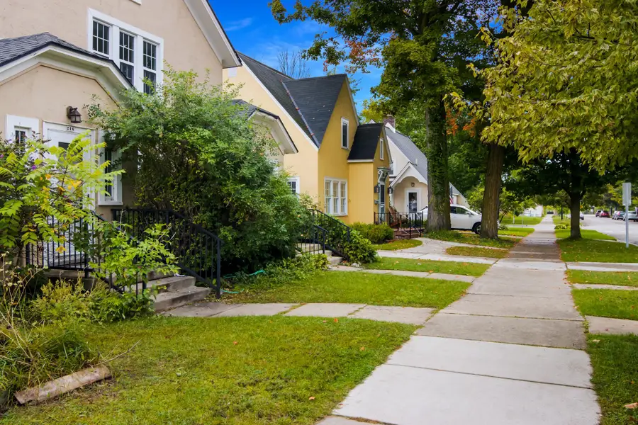 214 Wellington, Traverse City, MI 49686 - Image #2