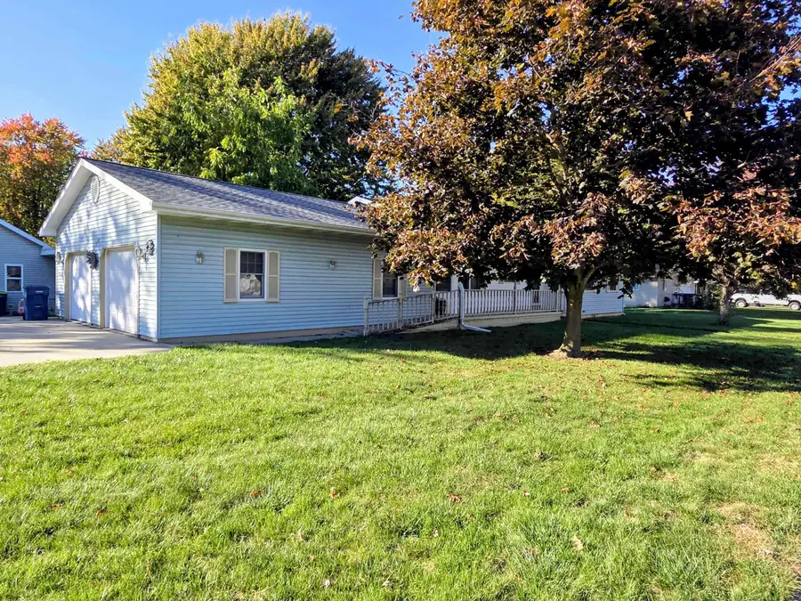 239 E Summit, Breckenridge, MI 48615 - #3