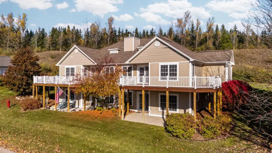 2947 Crown Pointe #15, Traverse City, MI 49685 - Image #2