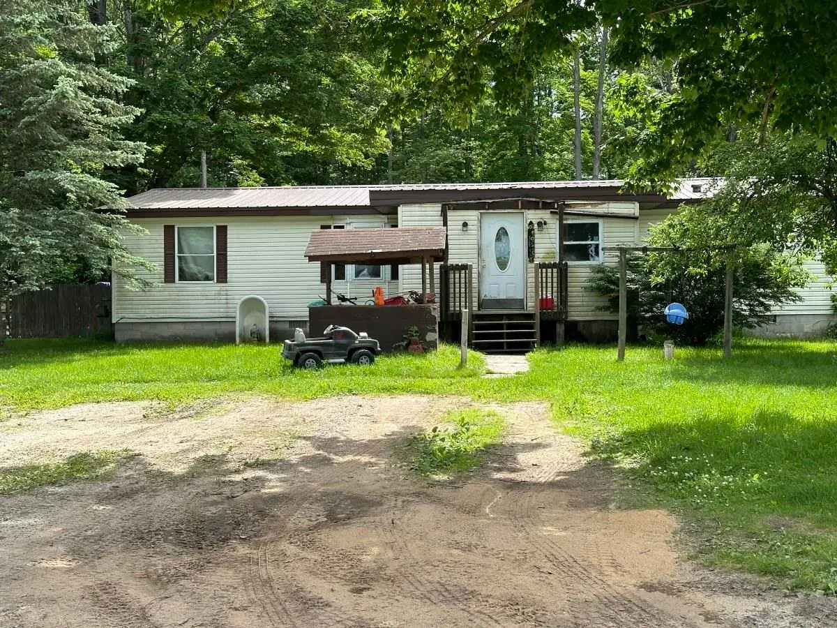 2724 S 35 1/2, Cadillac, MI 49601 - Image #1