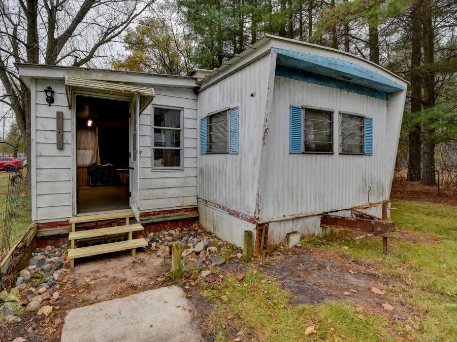 974 Parkway, Tawas City, MI 48763 - Image #2