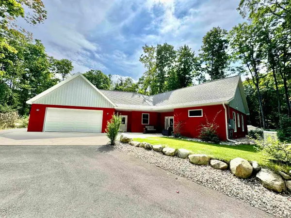 2144 N Jacobson, Suttons Bay, MI 49682
