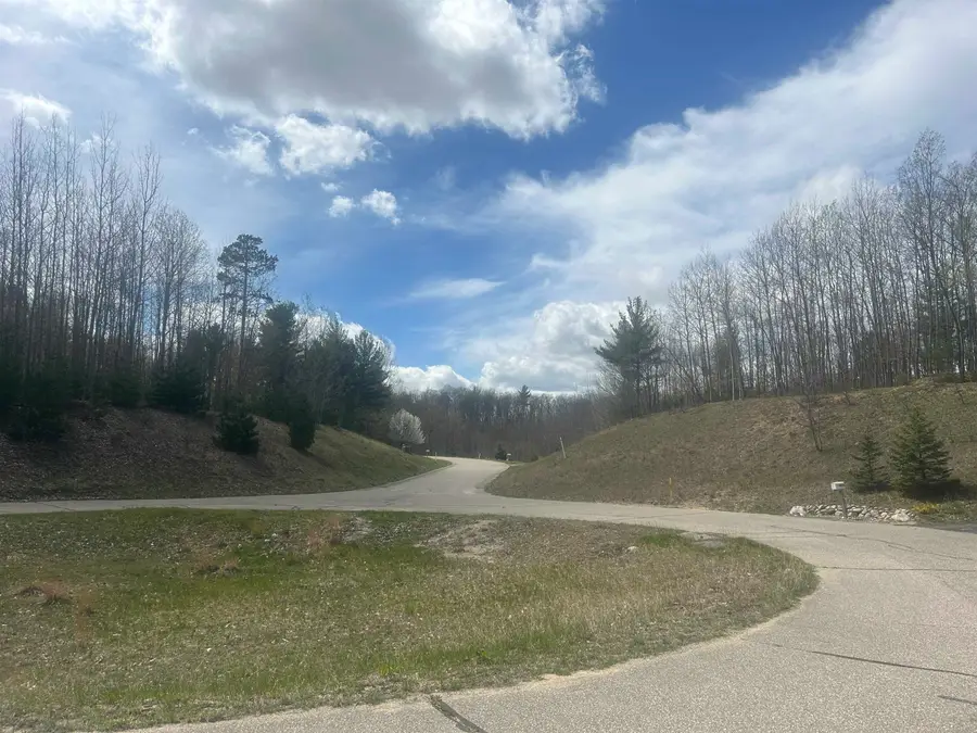 5479 Glendenning, Williamsburg, MI 49690 - Image #2