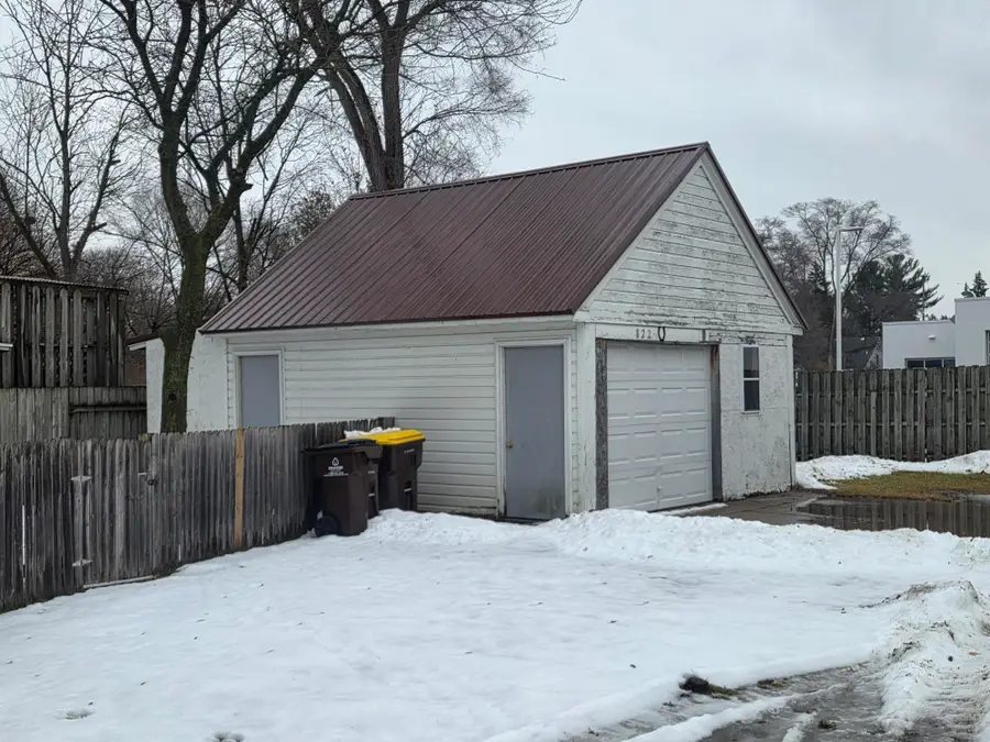 820-822 E Chippewa, Mount Pleasant, MI 48858 - Image #2