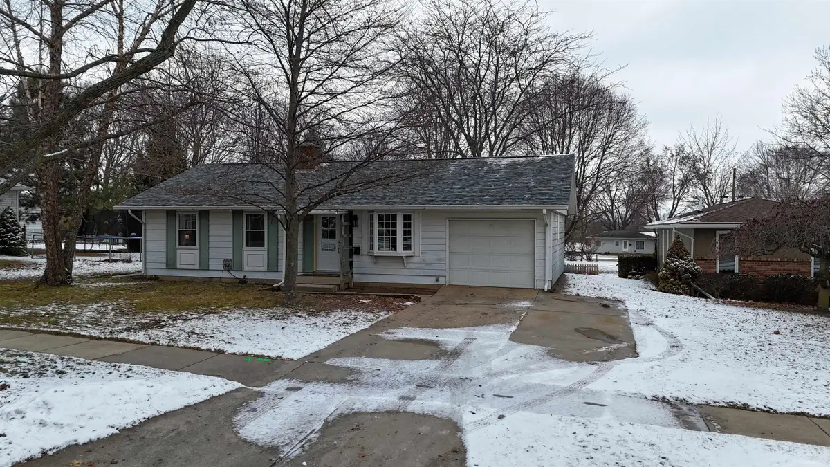 990 Glencoe, Alma, MI 48801 - Image #1