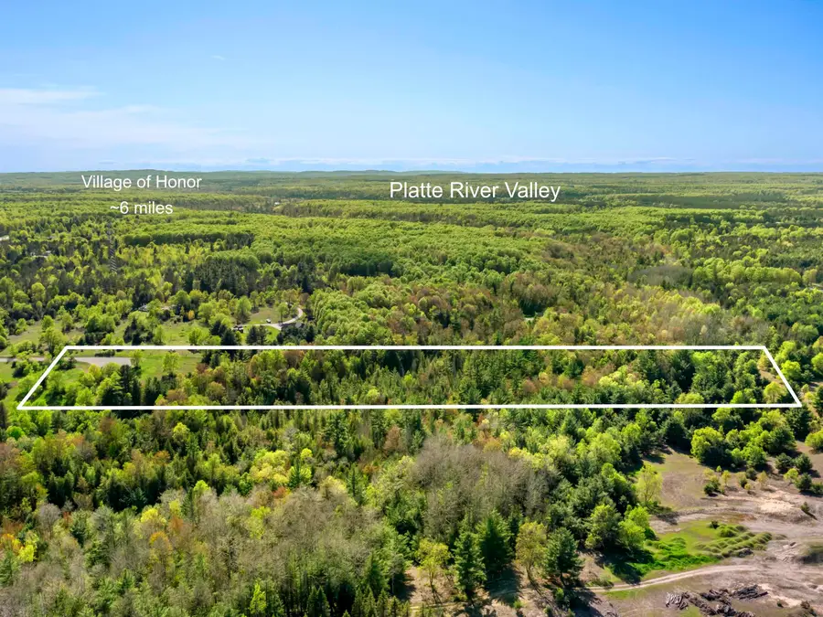 00 Honor, Interlochen, MI 49643 - #3