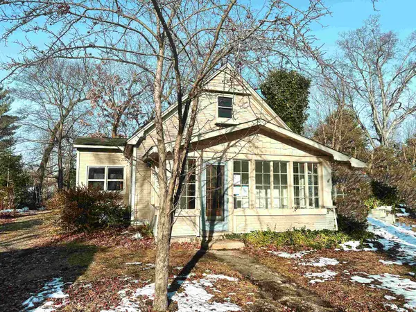 921 Washington, Traverse City, MI 49686