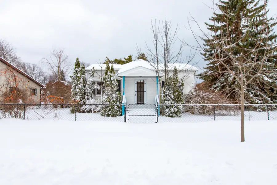 714 Leelanau, Frankfort, MI 49635 - Image #2