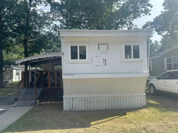 832 Manor, Traverse City, MI 49686