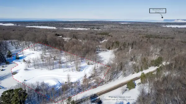 3100 Warren, Beulah, MI 49617