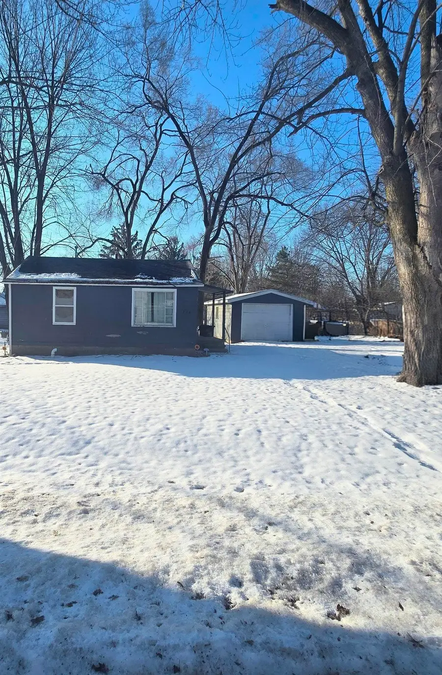 716 E Newark, Ithaca, MI 48847 - #3