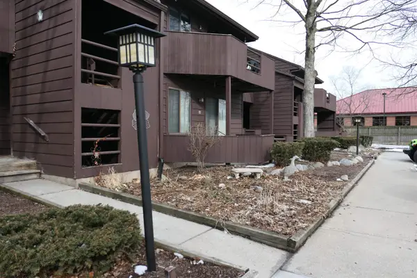 205 E Jolly #6, Lansing, MI 48910