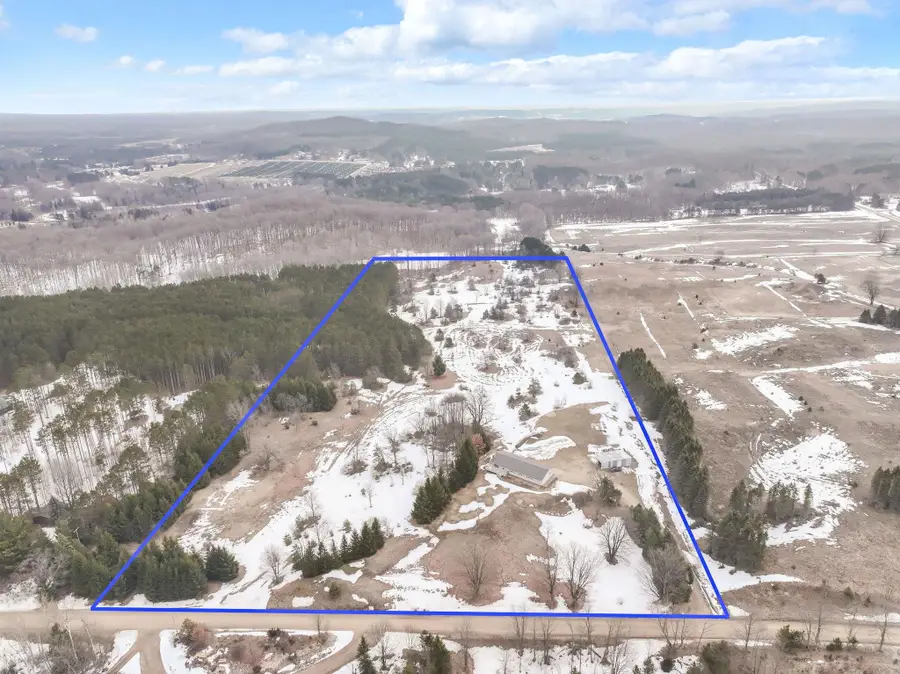 3800 N 13, Mesick, MI 49668 - #2