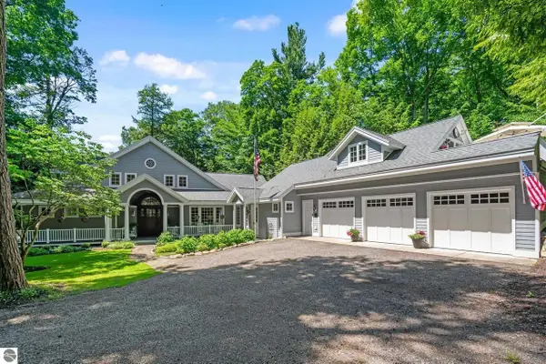 3155 N Country Club, Leland, MI 49654