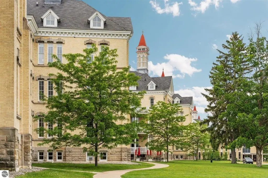 800 Cottageview #201, Traverse City, MI 49684 - #1